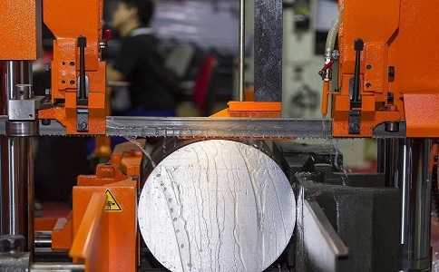西昌立式金属带锯床切削出现跑带故障解决方法！